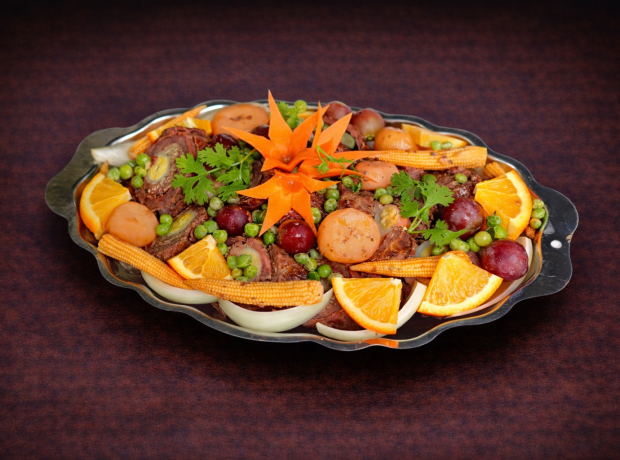 Bò cuộn trái cây