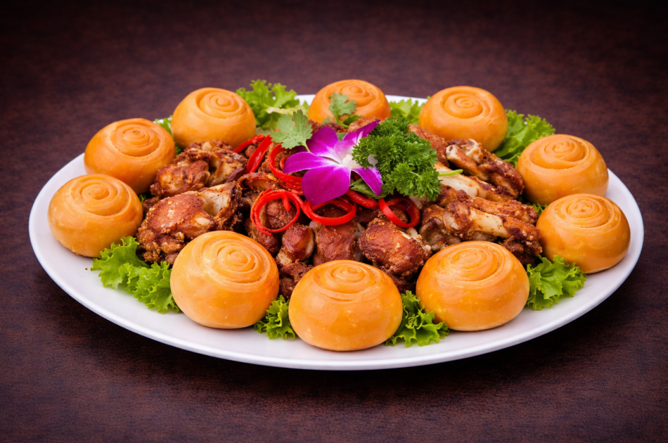 Gà rang muối bánh bao